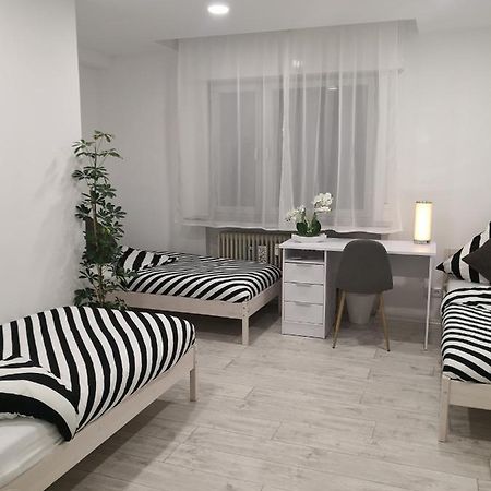 Schoene, Renovierte Und Optimal Gelegene Wohnung Weisskirchen Exterior foto